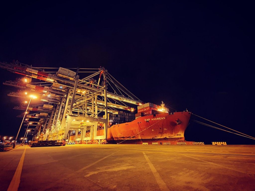 Doanh nghiệp Việt “bức xúc” khi cước vận chuyển thiết lập đỉnh giá mới