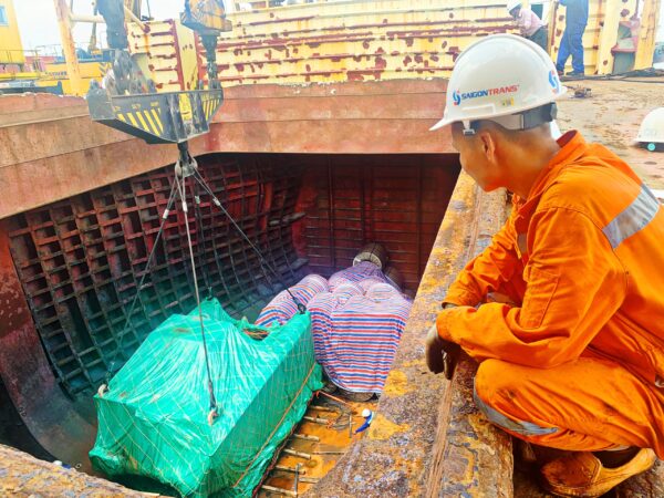 Vận tải thiết bị máy dập cho dự án nhà máy SaiGon auto supporting industry